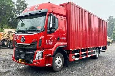 二手东风柳汽 乘龙H5中卡 230马力 4X2 7.8米厢式载货车(国六) 单桥 玉柴二手载货车 黄牌图片