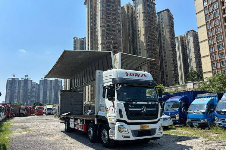 二手东风商用车 245马力 载货车