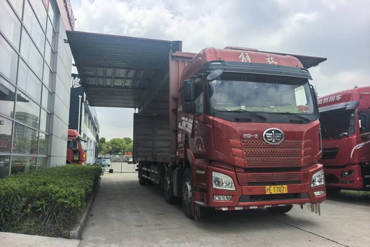 二手青岛解放 290马力 载货车
