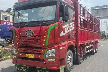 二手青岛解放 JH6重卡 领航版2.0 460马力 8X4 9.4米仓栅式载货车(国五) 前四后八 锡柴二手载货车 黄牌