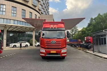 二手一汽解放 J6P 320马力 6X2 9.55米翼开启厢式载货车(国六) 前四后四 锡柴二手载货车 黄牌图片