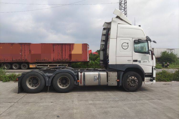 二手沃尔沃 460马力 牵引车