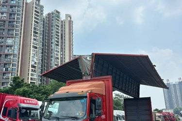 二手东风柳汽 新乘龙M3中卡 220马力 4X2 9.7米翼开厢式载货车(国五) 单桥 东风康明斯二手载货车 黄牌图片