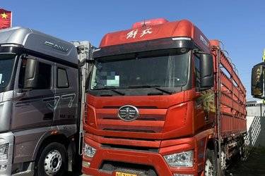二手一汽解放 J7重卡 460马力 8X4 9.4米仓栅式载货车(国六) 前四后八 锡柴二手载货车 黄牌图片