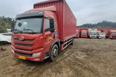 二手青岛解放 悍V中卡 180马力 4X2 7.63米厢式载货车(国五) 单桥 锡柴二手载货车 黄牌图片