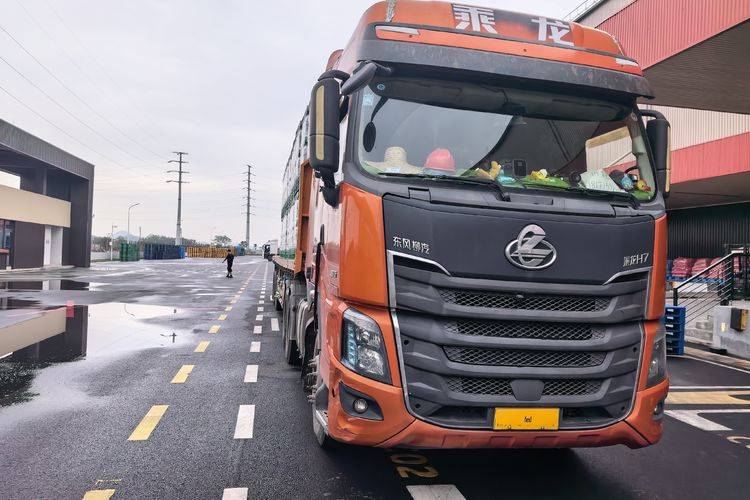 二手东风柳汽乘龙 580马力 牵引车