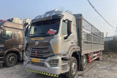 中国重汽 豪瀚J5G重卡 280马力 4X2 9.55米厢式载货车(国五) 单桥 曼二手载货车 黄牌