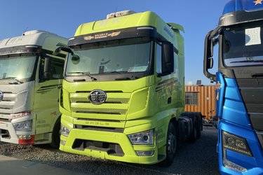 一汽解放 J7重卡 560马力 6X4 AMT自动挡牵引车(国六)(一汽解放12挡)(带液缓)(国六) 双驱 锡柴二手牵引车 黄牌