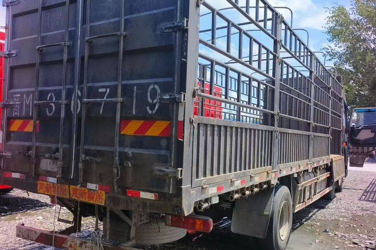 二手青岛解放 350马力 载货车