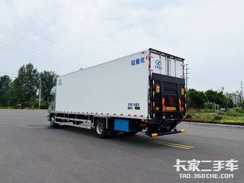 重汽汕德卡 330马力 专用车