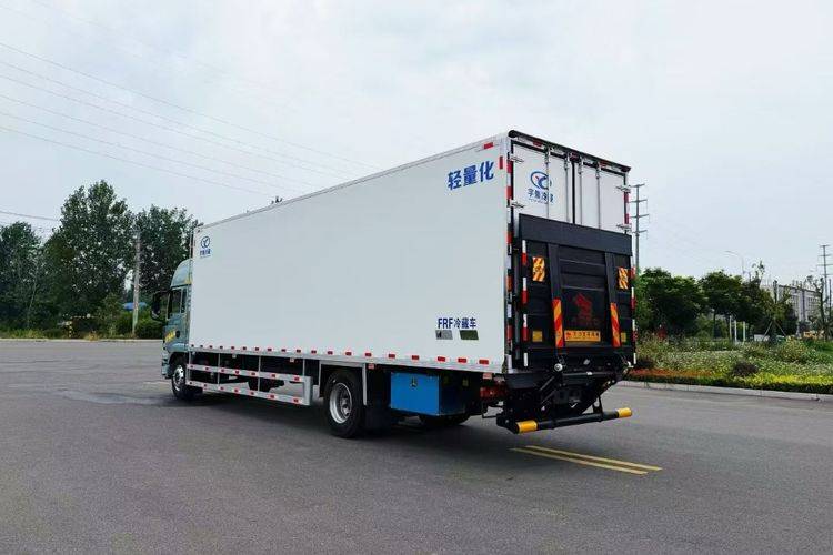 重汽汕德卡 330马力 专用车