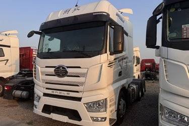 二手一汽解放 J7重卡 560马力 6X4 牵引车(国六)(液缓)(国六) 双驱 锡柴二手牵引车 黄牌图片