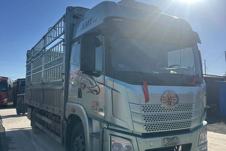 二手青岛解放 320马力 载货车