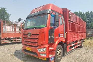 二手一汽解放 J6L中卡 尊享版 绿通 260马力 4X2 6.75米仓栅式载货车(国六) 单桥 大柴二手载货车 黄牌图片