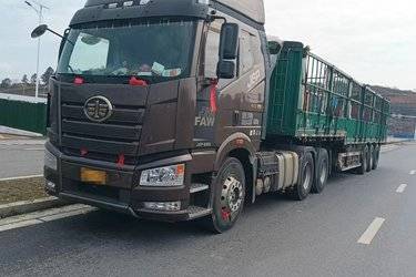 二手一汽解放 新J6P重卡 领航标载版 四季款 550马力 6X4牵引车(国五) 双驱 锡柴二手牵引车 黄牌图片