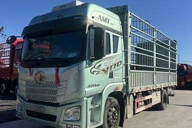 二手青岛解放 JH6 320马力 4X2 6.7米仓栅式载货车(国六) 单桥 锡柴二手载货车 黄牌图片