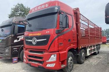 二手东风商用车 天龙旗舰KX 560马力 8X4 9.4米AMT自动档仓栅式载货车(国六) 前四后八 雷诺二手载货车 黄牌