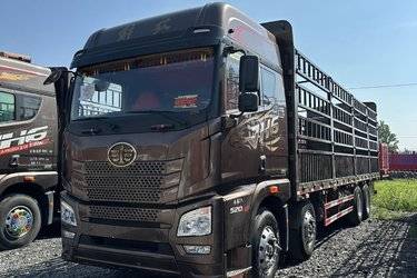 二手青岛解放 JH6重卡 领航版2.0 520马力 8X4 9.4米仓栅式载货车(国六) 前四后八 锡柴二手载货车 黄牌图片