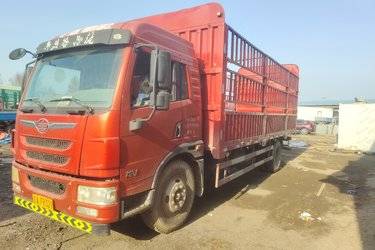 二手一汽解放 J6V 精英版 350马力 6X2 7.7米仓栅式载货车(国六) 前四后六 一汽二手载货车 黄牌图片