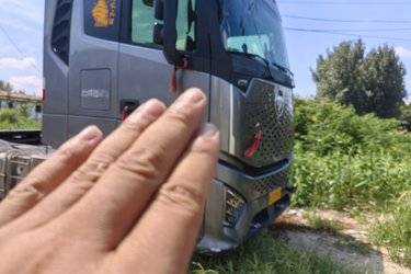 二手福田 欧曼银河 660马力 6X4 AMT自动档牵引车(国六) 双驱 福田康明斯二手牵引车 黄牌