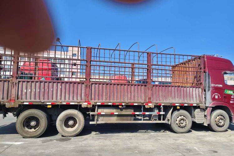 二手现代商用车 410马力 载货车