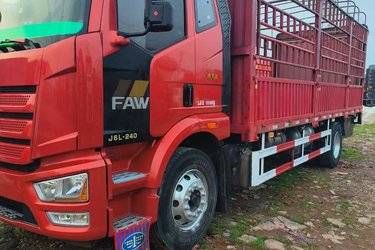 二手一汽解放 J6L中卡 质惠版 240马力 4X2 6.75米仓栅式载货车(国五) 单桥 锡柴二手载货车 黄牌