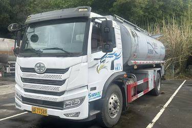 二手液体运输车 青岛解放 龙V 220 6 4X2图片