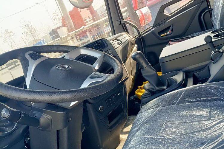 二手东风商用车 260马力 载货车