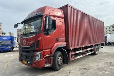 二手东风柳汽 乘龙H5中卡 220马力 4X2 7.8米厢式载货车(国六) 单桥 玉柴二手载货车 黄牌图片