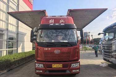 二手一汽解放 J6L中卡 180马力 7.7米翼开启厢式载货车(国五) 单桥 大柴二手载货车 黄牌图片