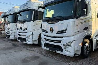 陕汽重卡 德龙X6000 舒适版 560马力 6X4牵引车(国六) 双驱 潍柴二手牵引车 黄牌 陕汽重卡 德龙X6000 舒适版 560马力 6X4牵引车(国六) 双驱 潍柴二手牵引车 黄牌