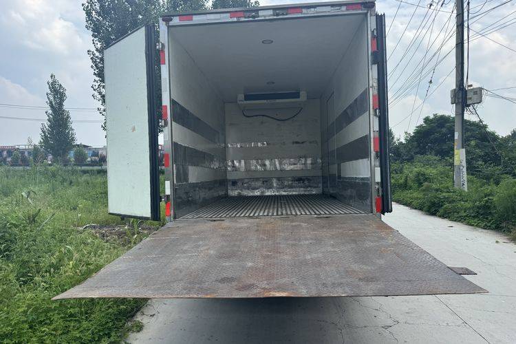 二手一汽解放轻卡 200马力 专用车