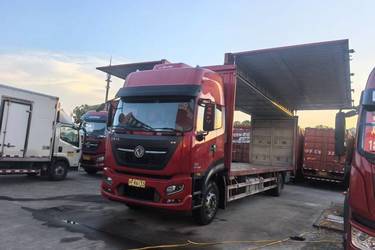 二手东风商用车 天锦KR PLUS 舒适版 290马力 4X2 9.8米翼开启厢式载货车(国六)(高顶双卧)(国六) 单桥 东风康明斯二手载货车 黄牌