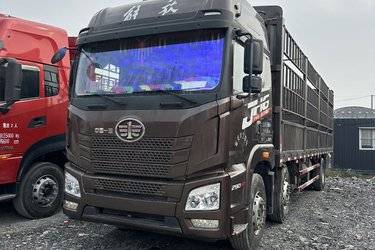 二手青岛解放 JH6重卡 290马力 6X2 9.4米仓栅式载货车(国五) 前四后四 锡柴二手载货车 黄牌