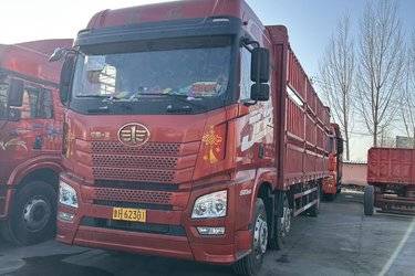 二手青岛解放 JH6重卡 领航版2.0 290马力 6X2 9.5米仓栅式载货车(国六)(435后桥)(国六) 前四后四 锡柴二手载货车 黄牌