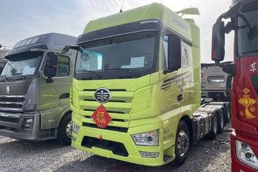 二手一汽解放 J7重卡 560马力 6X4 牵引车(国六)(液缓)(国六) 双驱 锡柴二手牵引车 黄牌图片