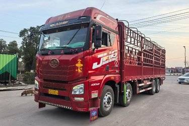 二手青岛解放 JH6重卡 420马力 8X4 9.4米仓栅式载货车(国五) 前四后八 锡柴二手载货车 黄牌
