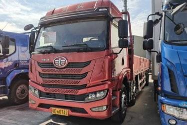 二手青岛解放 悍V重卡 2.0 290马力 8X4 9.5米栏板载货车(国五) 前四后八 锡柴二手载货车 黄牌