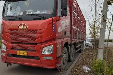 二手青岛解放 JH6重卡 领航版2.0 460马力 8X4 8.2米仓栅式载货车(国五) 前四后八 锡柴二手载货车 黄牌