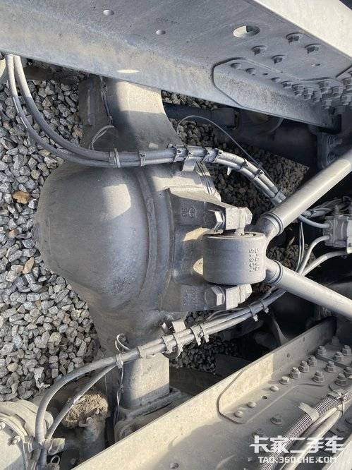 青岛解放 610马力 牵引车