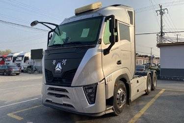 中国重汽 黄河 X7重卡 570马力 6X4 AMT自动挡牵引车(国六) 双驱 曼二手牵引车 黄牌