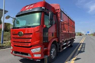 二手一汽解放 J6L中卡 精英版 260马力 4X2 6.75米仓栅式载货车(国六) 单桥 锡柴二手载货车 黄牌