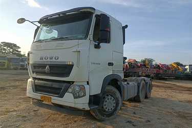 二手中国重汽 HOWO T7H重卡 440马力 6X4牵引车(超速挡)(国五) 双驱 曼二手牵引车 黄牌图片