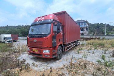 二手一汽解放 J6L中卡 2020款 质惠版 240马力 4X2 9.7米厢式载货车(国五) 单桥 大柴二手载货车 黄牌图片