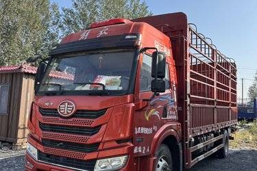 二手青岛解放 龙VH 250马力 4X2 6.75米仓栅式载货车(国六)(法士特10挡)(国六) 单桥 锡柴二手载货车 黄牌图片