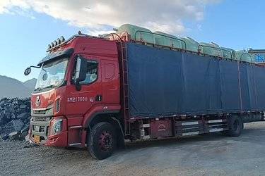 二手东风柳汽 乘龙H5 290马力 4X2 9.7米厢式载货车(国六) 单桥 东风二手载货车 黄牌