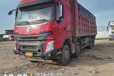 二手东风柳汽 乘龙H7 500马力 8X4 8.6米自卸车(9.5T前桥)(国五) 前四后八 玉柴二手自卸车 黄牌图片