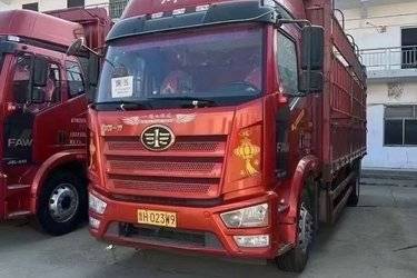 二手一汽解放 J6L中卡 精英版 240马力 4X2 6.75米仓栅式载货车(国五) 单桥 大柴二手载货车 黄牌