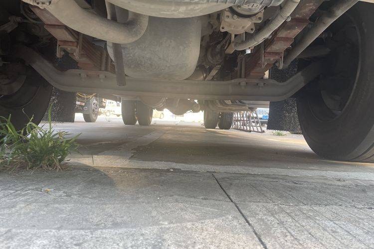 二手重汽汕德卡 240马力 载货车