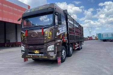 二手青岛解放 JH6重卡 460马力 8X4 9.4米仓栅式载货车(国五) 前四后八 锡柴二手载货车 黄牌图片